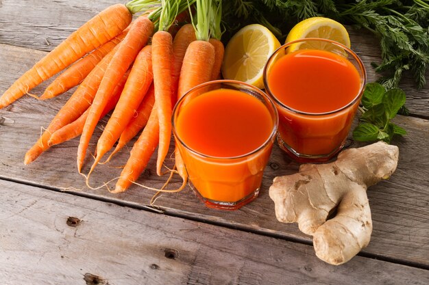 Deux smoothies de carottes