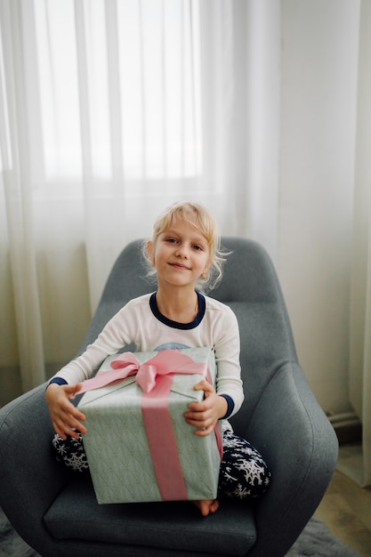 Deux soeur posant pour une photo pendant la prise de photos de famille