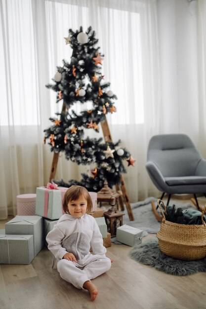 Deux soeur posant pour une photo pendant la prise de photos de famille