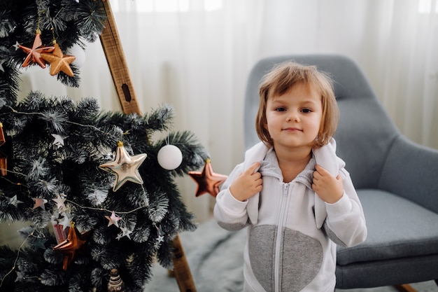 Deux soeur posant pour une photo pendant la prise de photos de famille