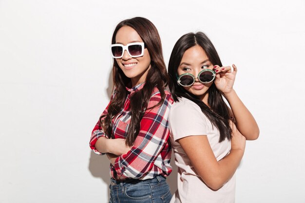 Deux soeurs asiatiques assez mignonnes