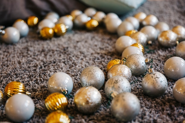 Photo gratuite différentes boules de noël