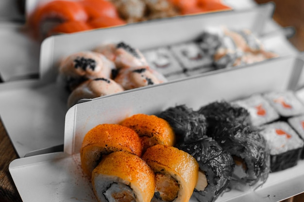 Différentes livraisons de sushis Variétés de sushis pour le déjeuner ou le dîner