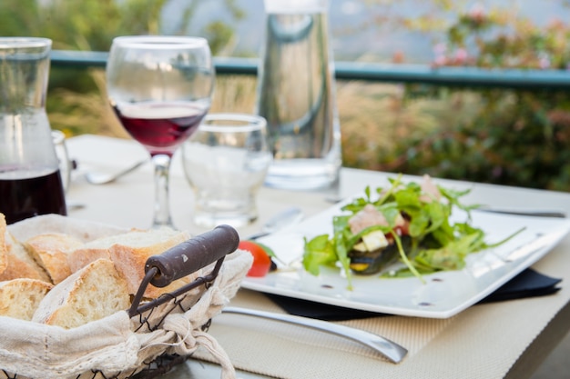 Photo gratuite dîner avec du vin.