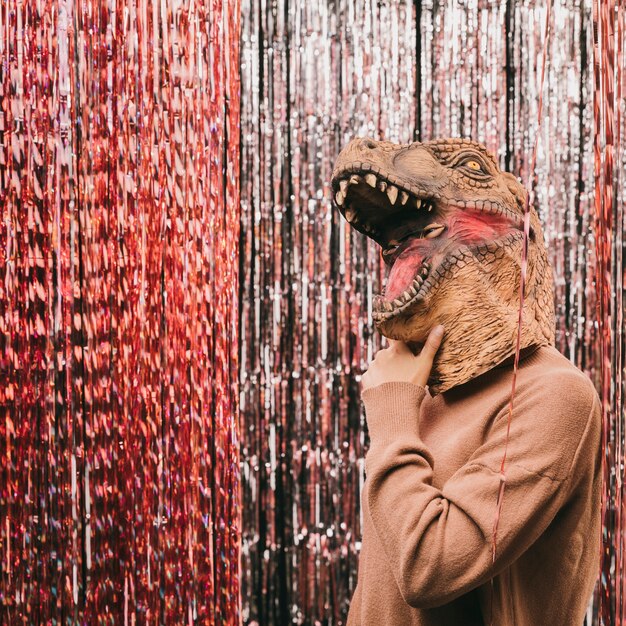 Dinosaure vue latérale au carnaval