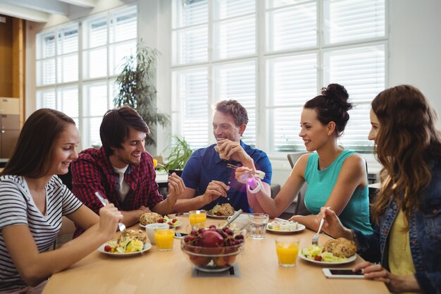 Les dirigeants d&#39;entreprises ayant un repas