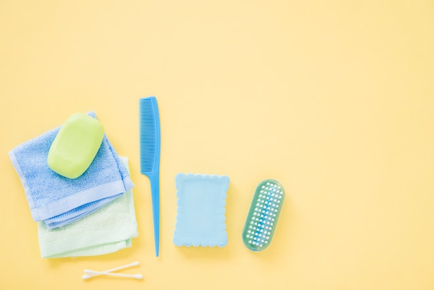 Disposez des fournitures de bain pour les soins du corps