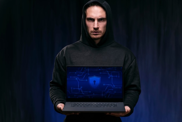 Dispositif de maintien de hacker à coup moyen