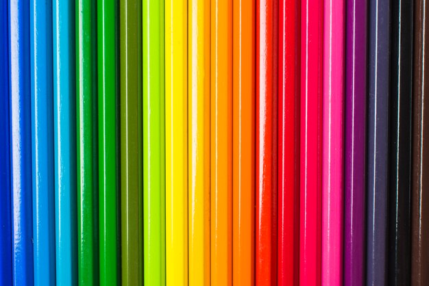 Disposition des crayons aux couleurs LGBT