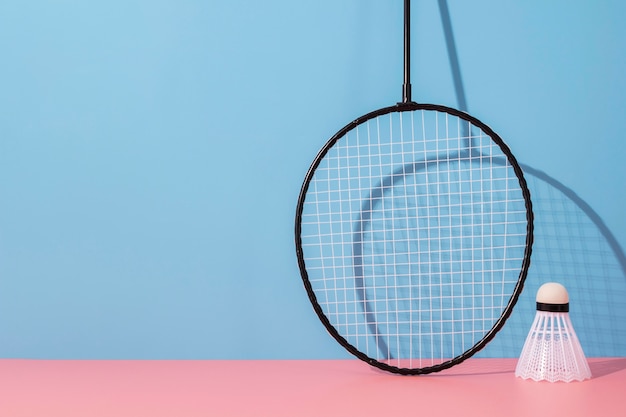 Disposition des éléments sportifs dans un style minimal