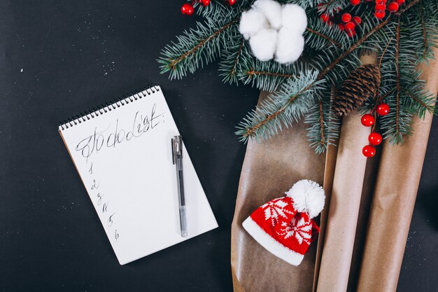 Disposition de fond de Noël sur fond noir