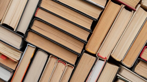 Disposition des livres au-dessus de la vue