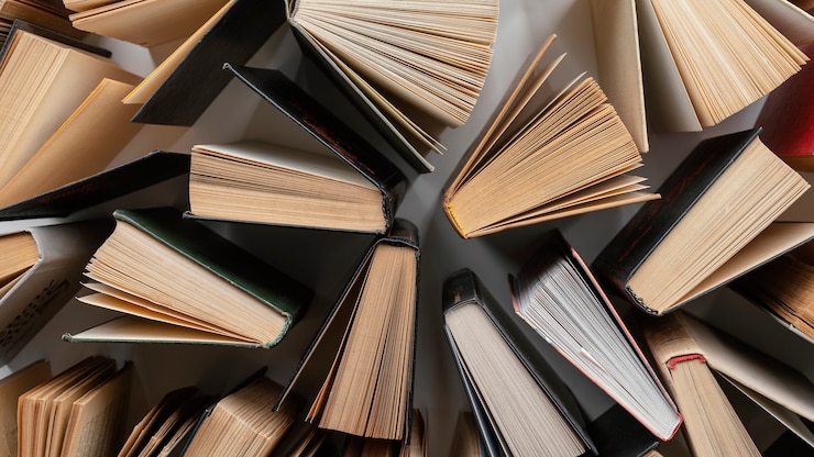 Photo gratuit disposition des livres vue de dessus