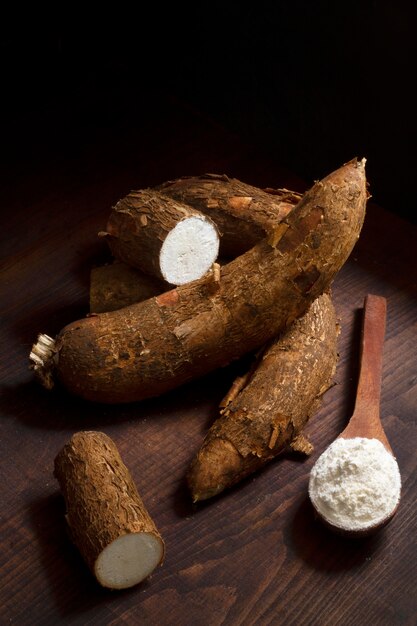Disposition des racines de manioc nutritives