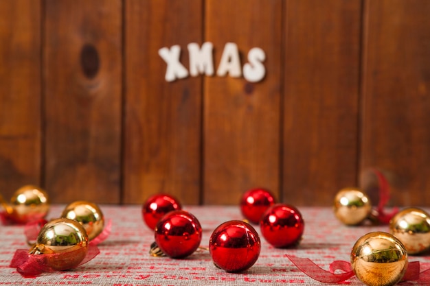 Photo gratuite diverses boules de noël