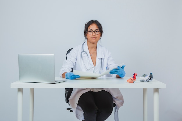 Docteur au bureau