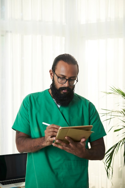 Docteur au travail