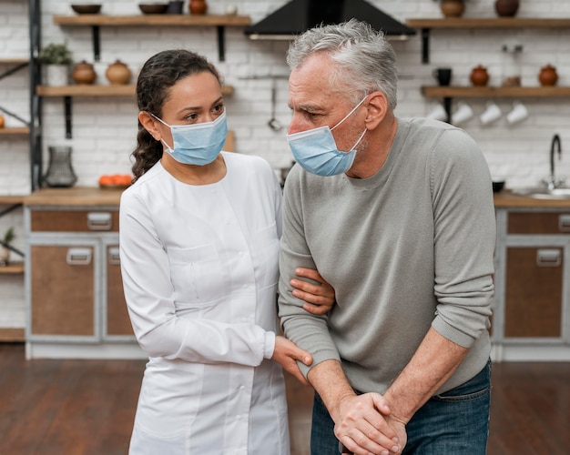 Docteur, tenue, patient, douleur