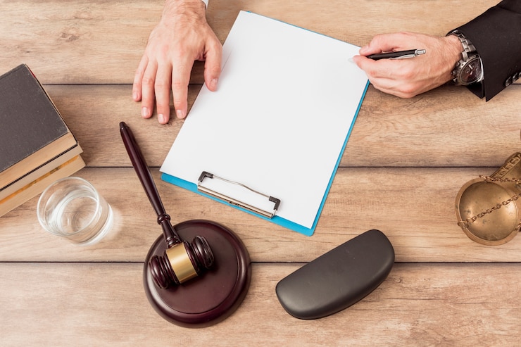 Photo gratuit document de remplissage avocat