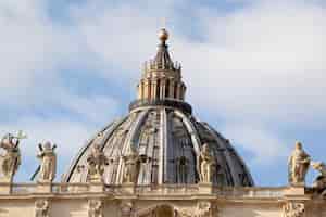 Photo gratuite dôme de la célèbre basilique saint-pierre au vatican