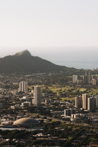 Photo gratuite donnant sur la vue d'honolulu à hawaii usa pendant la journée