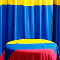 Photo gratuite drapeau colombien sur nappe