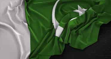 Photo gratuite le drapeau du pakistan est irrégulier sur un fond sombre rendu 3d