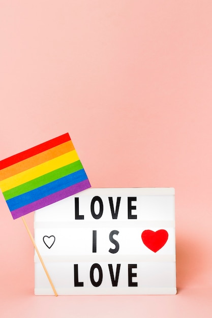 Photo gratuite drapeau de la fierté gay dans le concept de couleurs arc-en-ciel