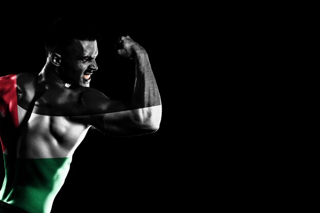 Drapeau de la Jordanie sur fond noir beau jeune homme musclé