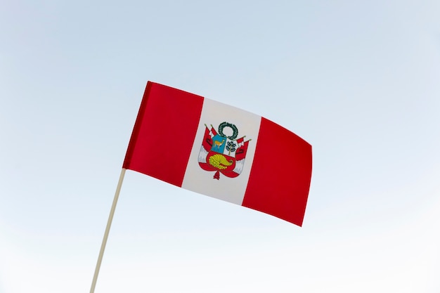 Drapeau national du Pérou en soie à l'extérieur