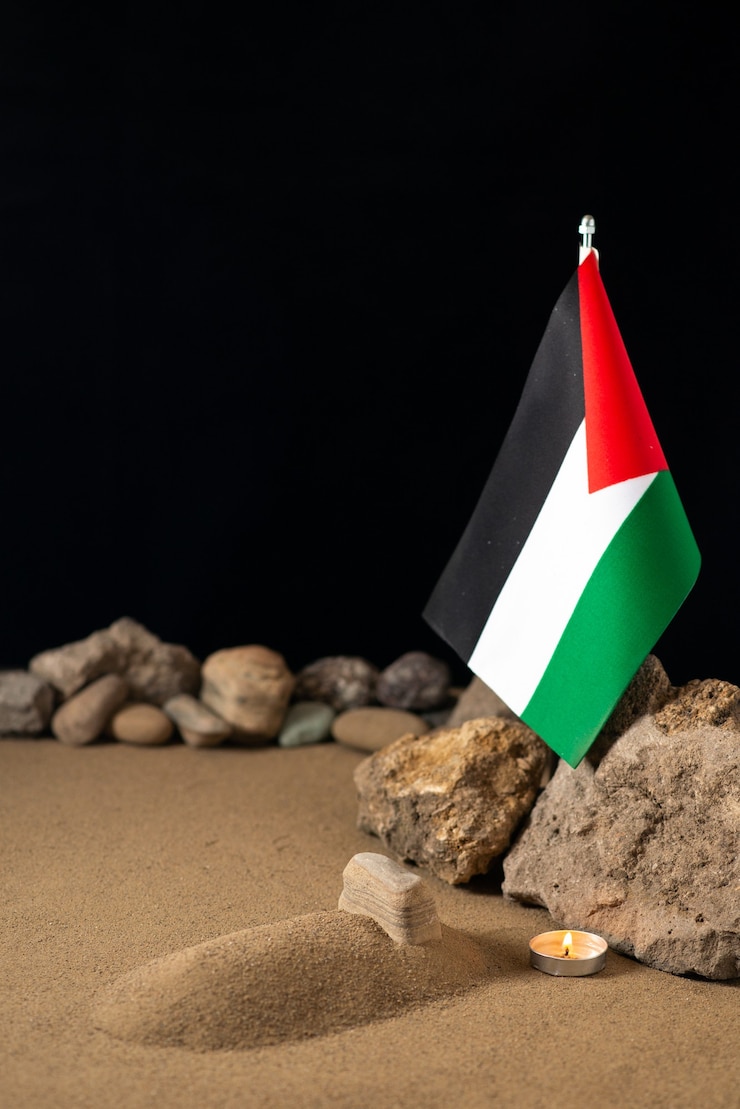 Photo gratuit drapeau palestinien avec des pierres sur une surface sombre