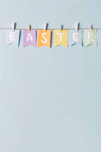 Drapeaux avec l&#39;écriture de Pâques