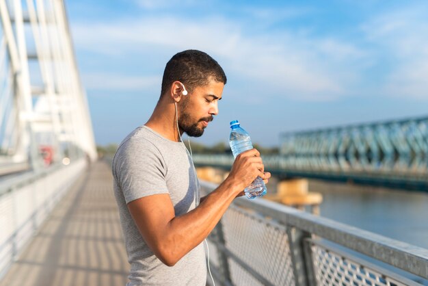 Eau potable sportive sur la formation