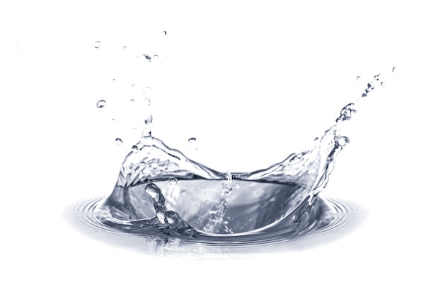 éclaboussure d'eau isolée sur fond blanc