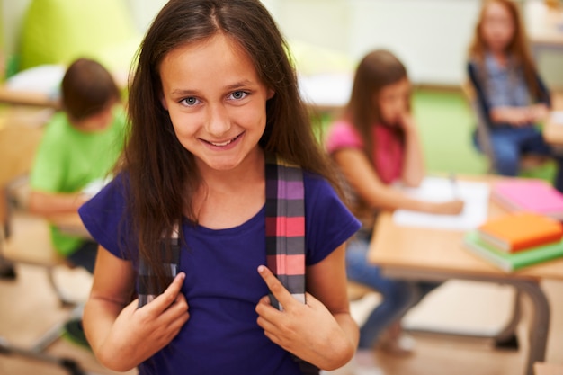 Photo gratuite l'école est le lieu où je rencontre mes amis