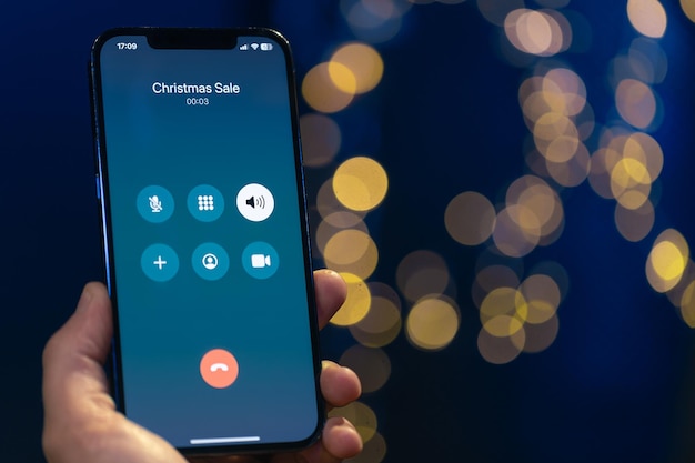 Photo gratuite Écran d'appel entrant de la vente de noël en gros plan