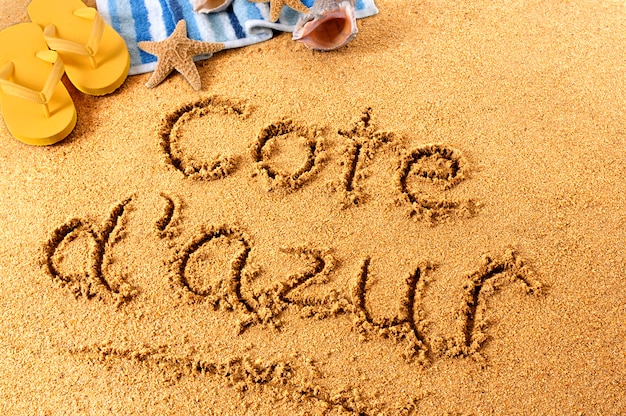 Photo gratuite ecriture de plage sur la côte d'azur