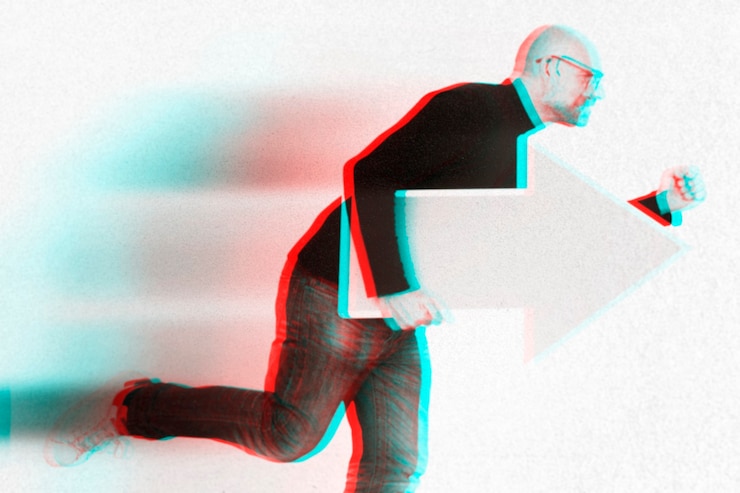 Photo gratuit effet anaglyphe sur l'homme avec flèche