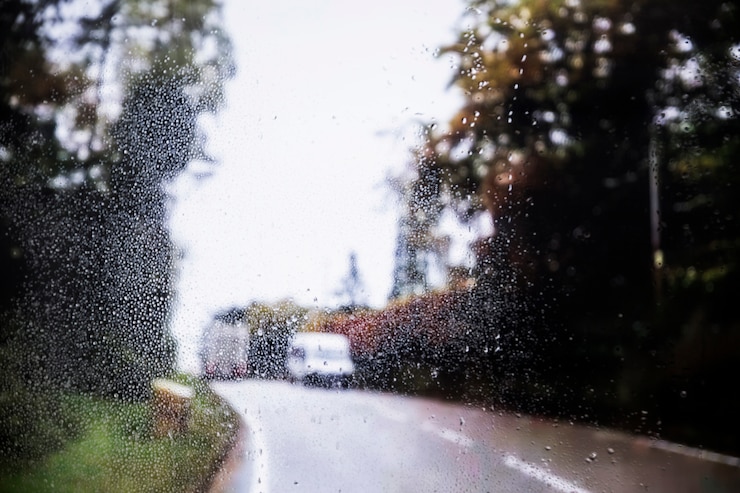 Photo gratuit effet de pluie sur fond de route