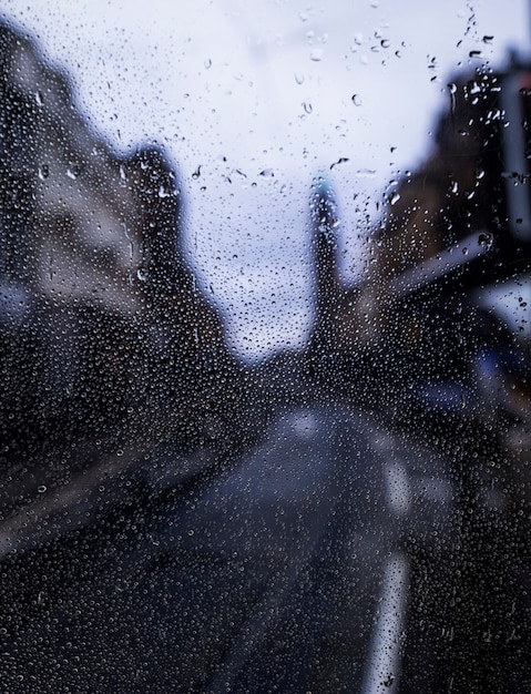 Photo gratuite effet de pluie sur fond urbain