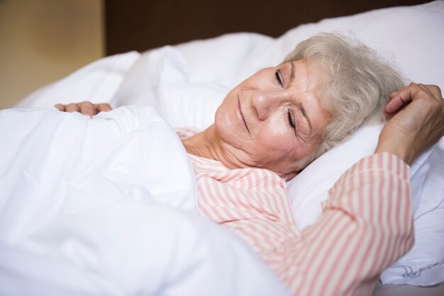 Elle est fatiguée après une longue journée