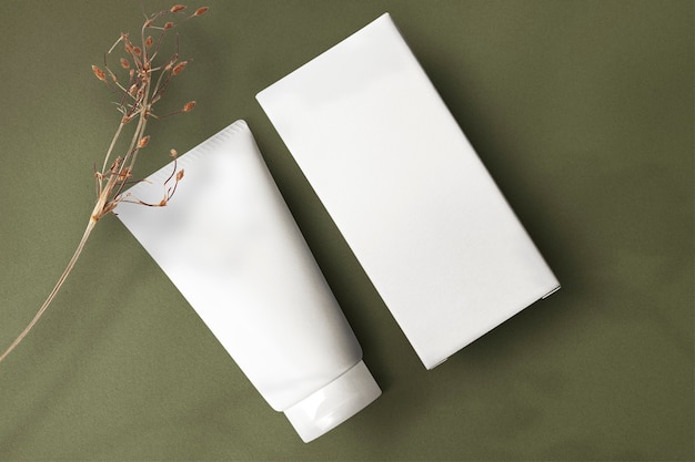 Photo gratuite emballage de produit de beauté png de maquette de tube de soin de la peau minimal