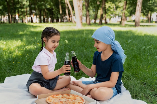 Photo gratuite enfant atteint d'un cancer