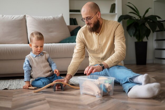 Enfant de fête de famille dans ses premières années de vie