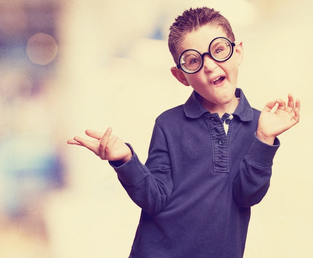 Photo gratuite enfant goofing