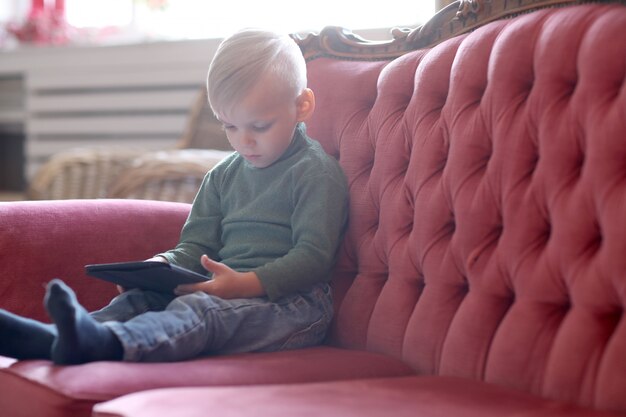 Enfant à la maison