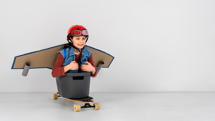 Photo gratuit enfant mignon jouant avec des lunettes de vol