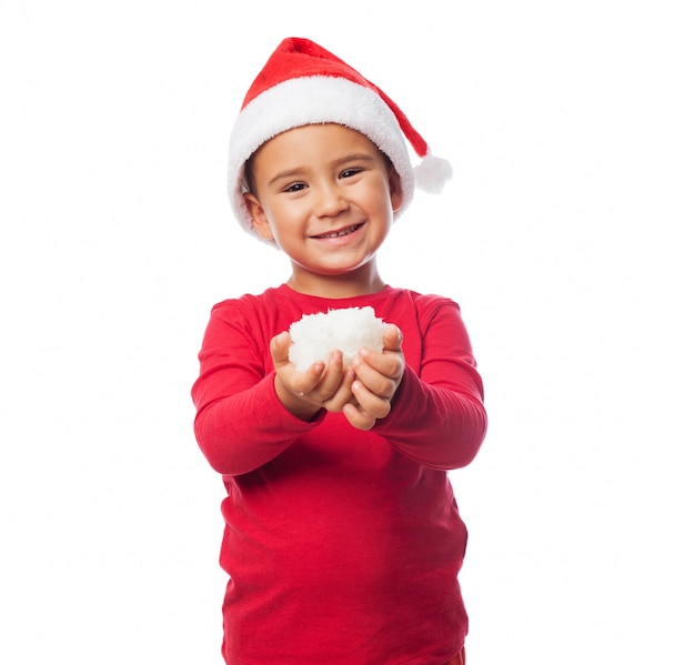 Enfant avec la neige