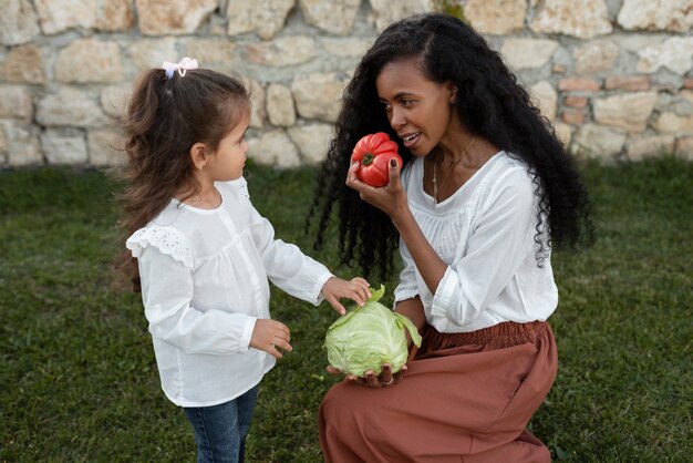 Enfant passant du temps avec ses parents