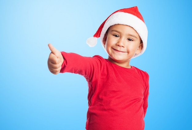 Enfant avec le pouce en place